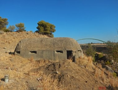 Δείτε τα γερμανικά πυροβολεία του Ισθμού της Κορίνθου από ψηλά (βίντεο)